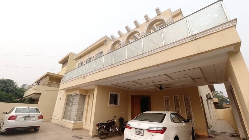 Prominently-Located Facing Park House Available In Punjab Coop Housing - Block B For sale 10