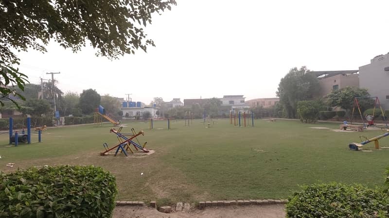 Prominently-Located Facing Park House Available In Punjab Coop Housing - Block B For sale 14