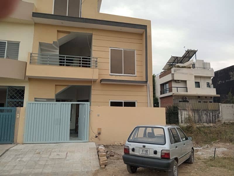 D-12/1 Newly built house (Upper Portion for rent) 12