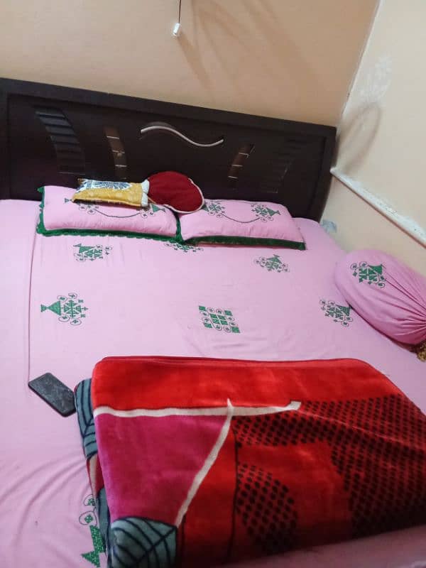 King size double bed with matters 0