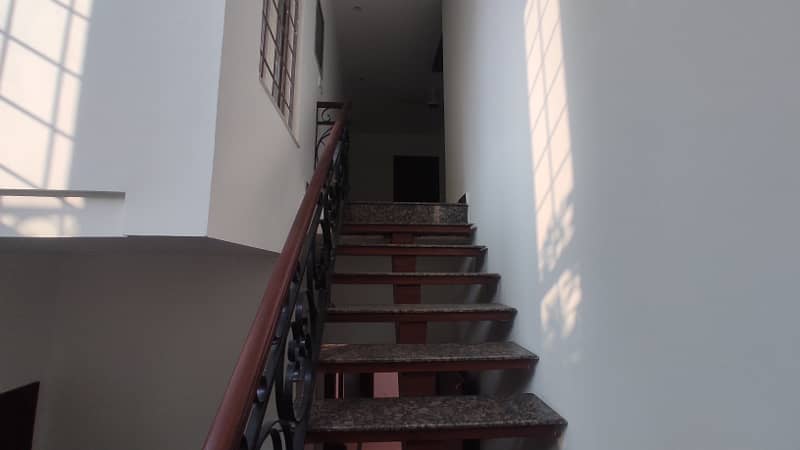 1 Kanal Separate Gate Upper Portion Available For Rent 27