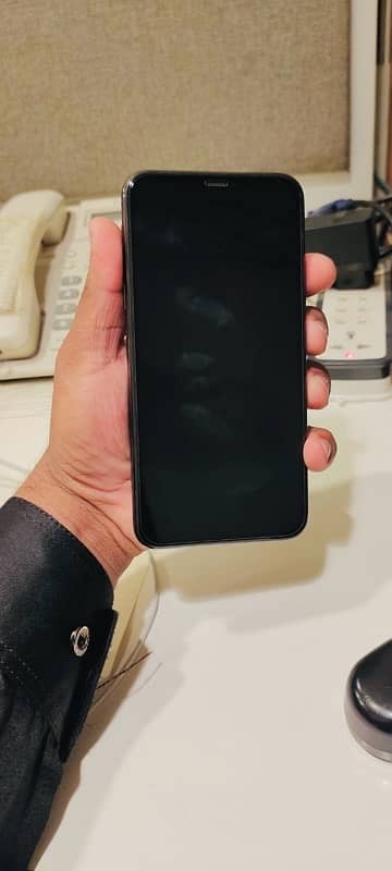 I phone 11 pro max factory unlock 256Gb waterpack 1