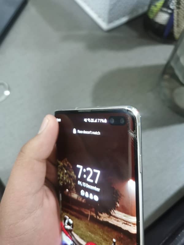 Samsung S10+ urgent sale 3