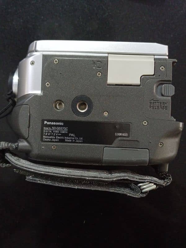 Panasonic NV-GS27 Camcorder with charger and camera bag! 4