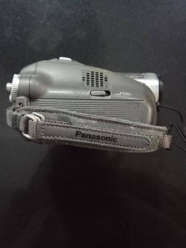 Panasonic NV-GS27 Camcorder with charger and camera bag! 8