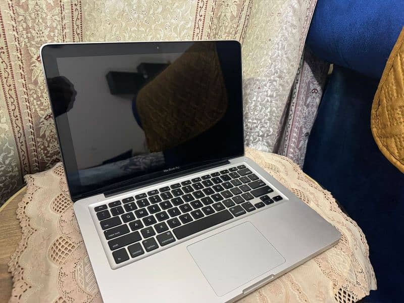 Apple macbook pro Core i5 Fresh Condition with charger 0