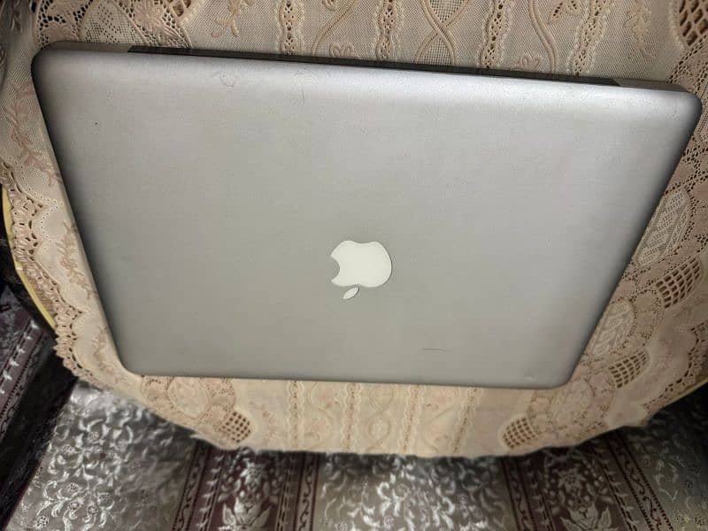 Apple macbook pro Core i5 Fresh Condition with charger 3