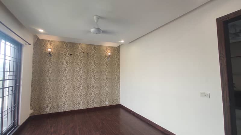 10 Marla Upper Portion Available For Rent 8