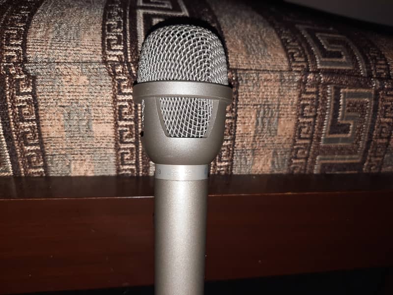 Microphone  0