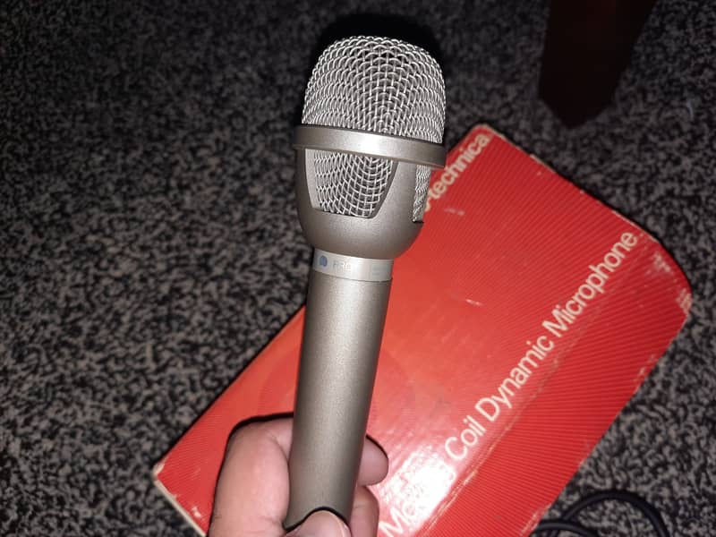 Microphone  2