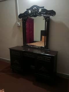 Dressing table (used) for R's. 10000  only. contact 03215044355