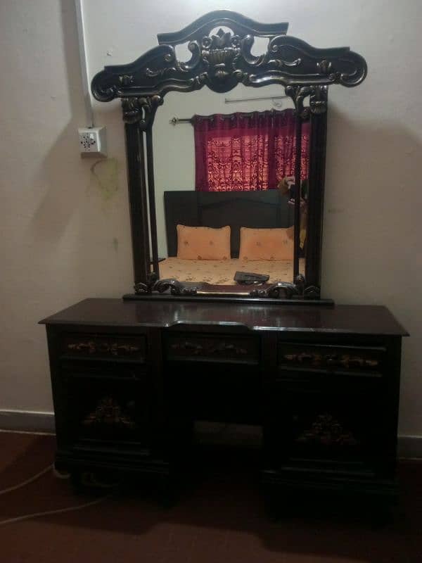 Dressing table (used) for R's. 10000  only. contact 03215044355 1