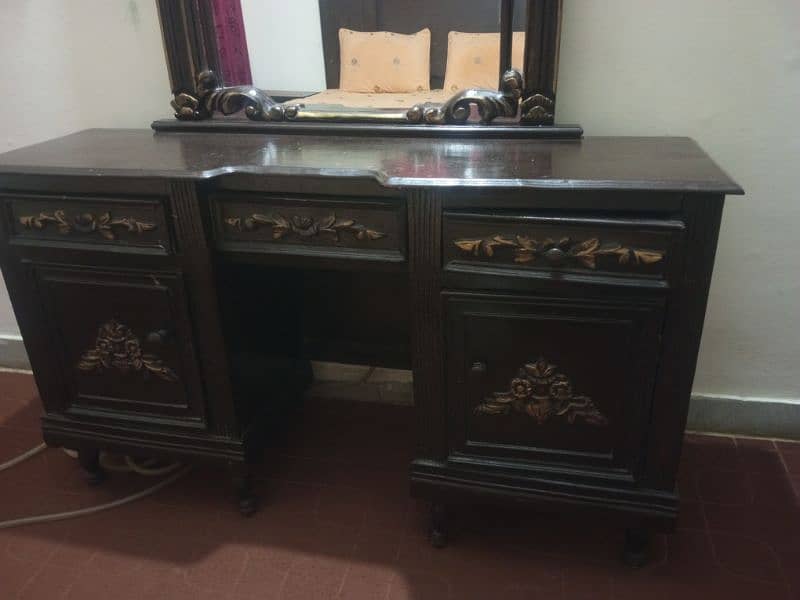 Dressing table (used) for R's. 10000  only. contact 03215044355 2