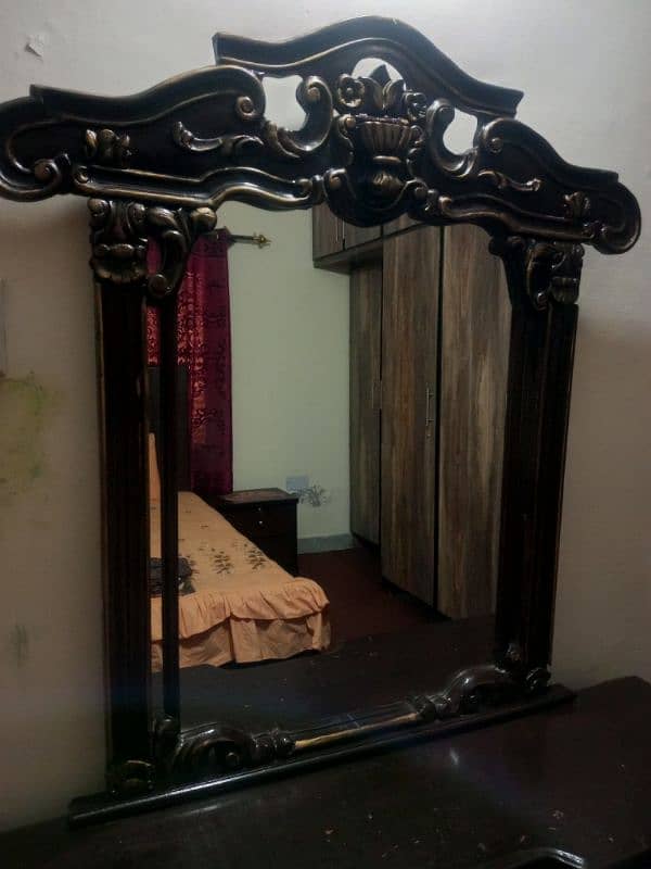 Dressing table (used) for R's. 10000  only. contact 03215044355 5