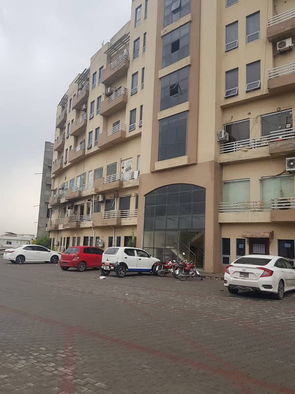 Par day short time one bed appatment for rent bahira town phase 6 any time available 2