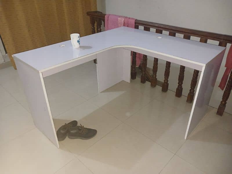 Office Table 0