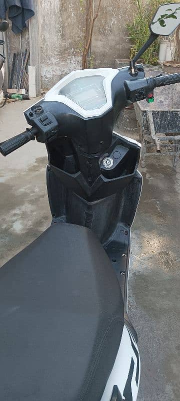 jolta electric Scooty in excellent condition 4