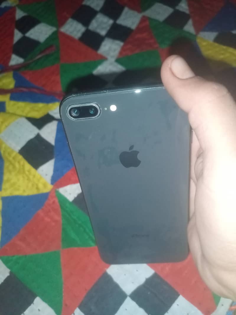 Apple iPhone 8 Plus 0