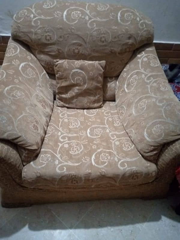 7 seated sofa in good condition 1