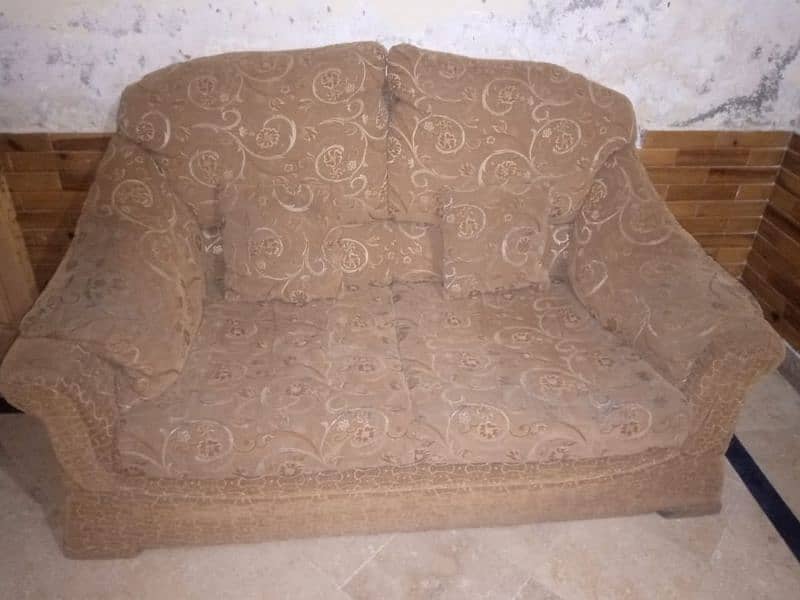 7 seated sofa in good condition 2