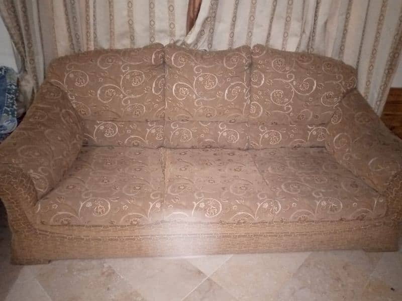 7 seated sofa in good condition 3