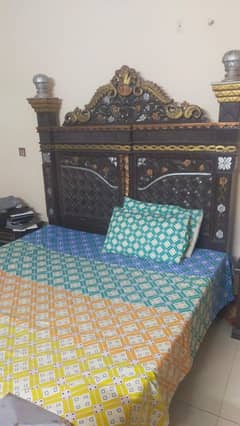 Excellent condition of bed