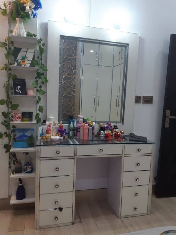 dressing taable and long mirror with racks 0