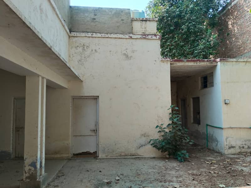 Satlitown BK Block 1 kanal marbel House urgent Sale near Rafyqamer road Alpina School 14