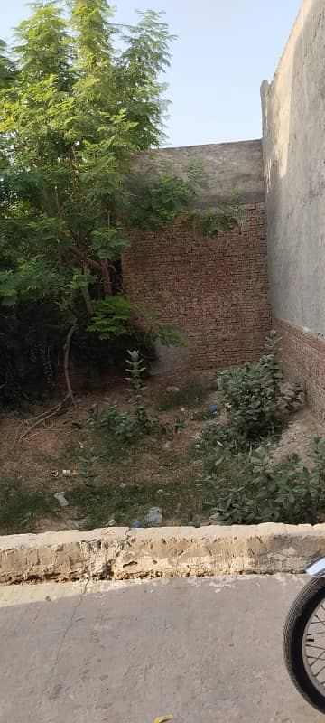 Mohajir Colny street no 7 end 5 mrla Plot very urgent Sale just 4.5 lak per mrla dmd 4