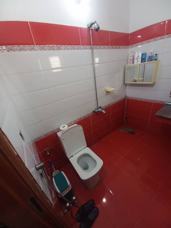 10 Marla upper portion lower lock for rent available in DHA Rahbar 11 sector 1 defence Road Lahore Bijli Pani gas available 4