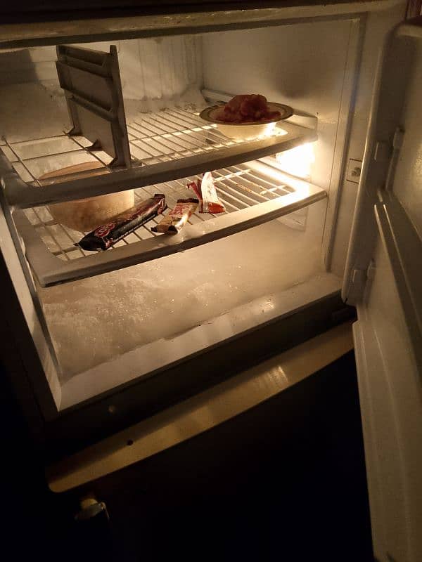 pel ka fridge hai 0