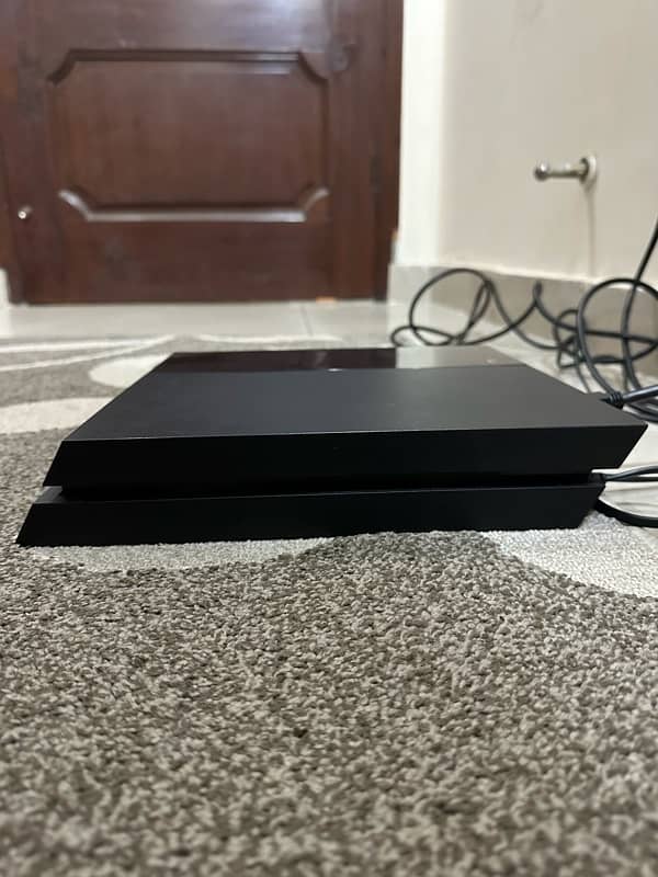 PS4 IN IMMACULATE CONDITION 4