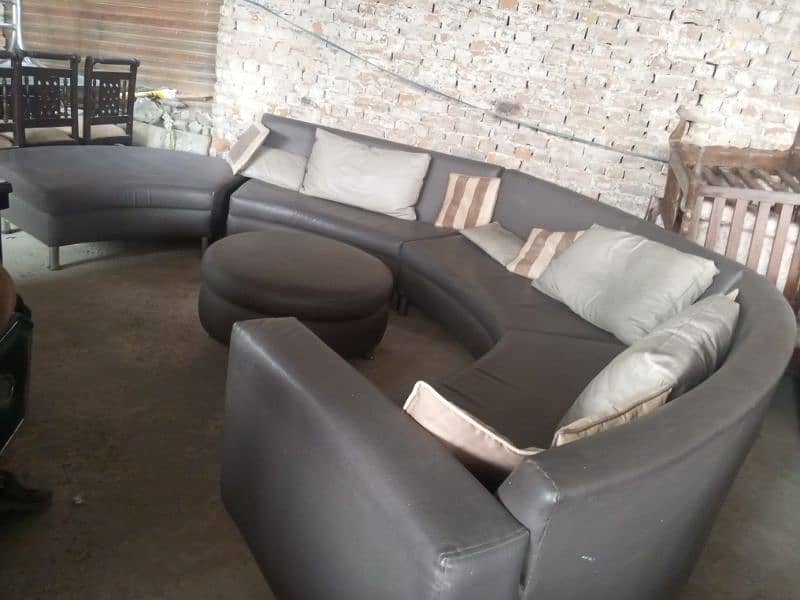 11 seter sofa Karne with table far sale 1