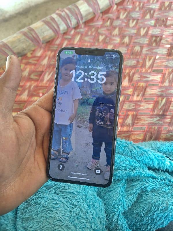 IPhone11promax 64 Gb waterproof non pta  but e sim 2