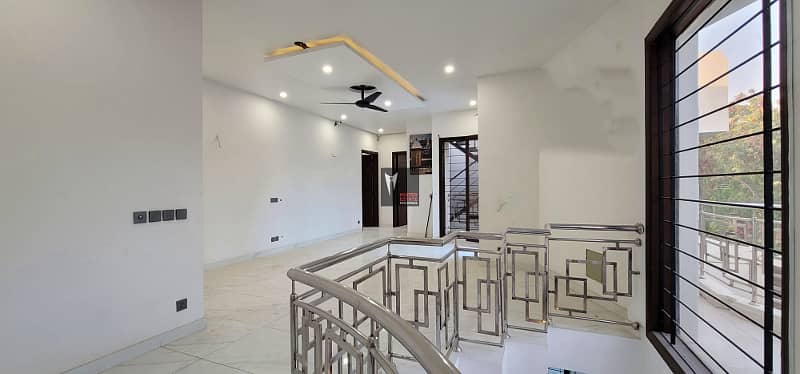 600 Yards 5 Beds Brand New Bungalow With Garden, Basement, And Elevator Located Near Karsaz In KDA Scheme 1 5