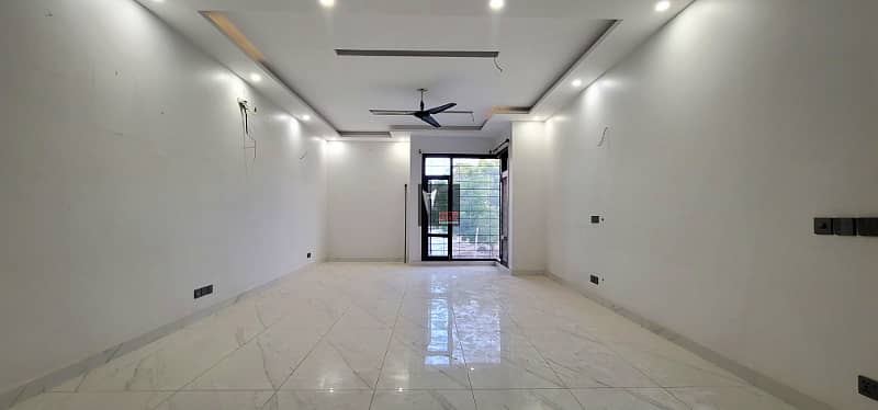 600 Yards 5 Beds Brand New Bungalow With Garden, Basement, And Elevator Located Near Karsaz In KDA Scheme 1 7