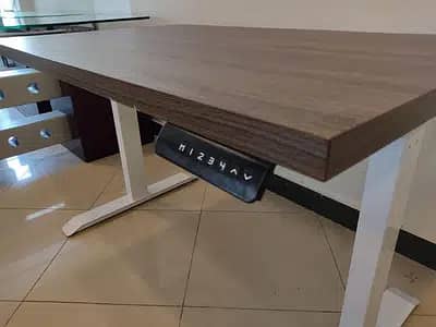 Electric height adjustable standing desk 3