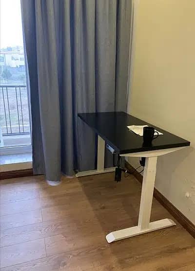 Electric height adjustable standing desk 4