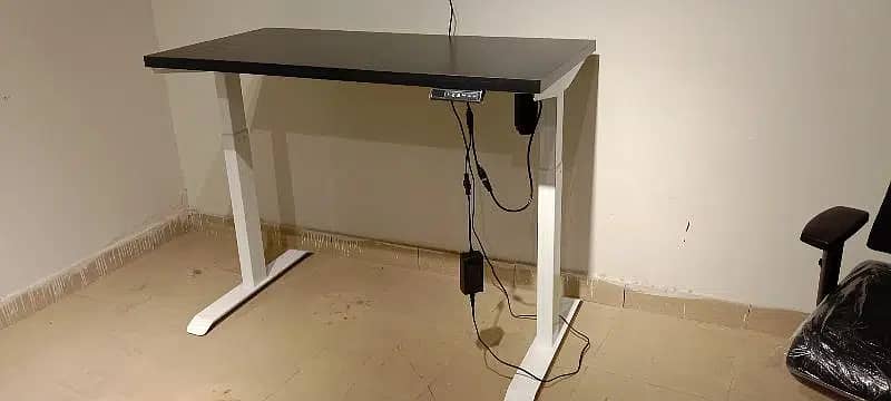 Electric height adjustable standing desk 15