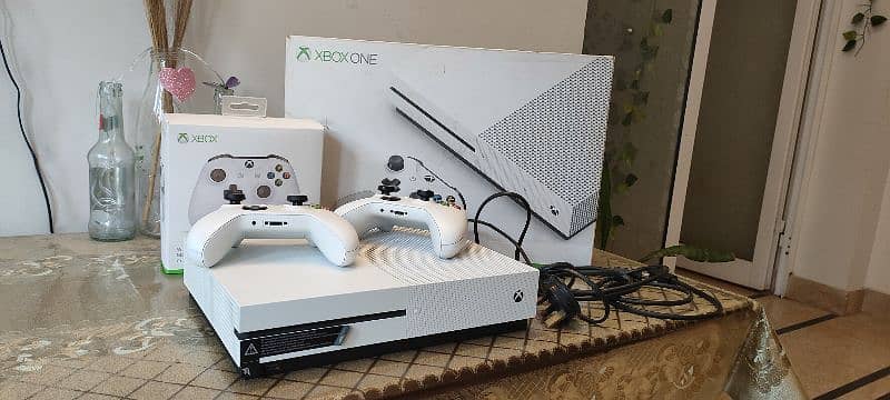 Xbox One S - 500GB (Extendable) with 2 x Controllers & Box|Console 3