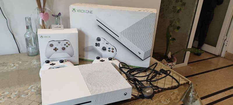 Xbox One S - 500GB (Extendable) with 2 x Controllers & Box|Console 4