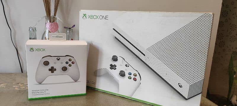 Xbox One S - 500GB (Extendable) with 2 x Controllers & Box|Console 5