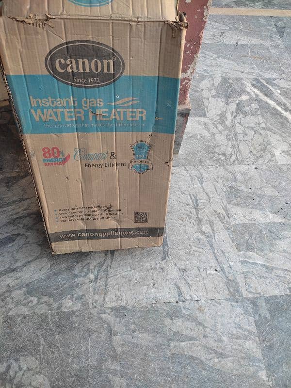 12 litters canon instant gas geyser with box like as new 4