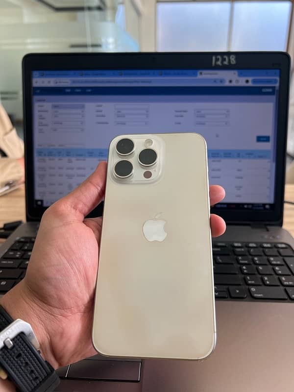 IPHONE 15 PRO MAX (WHITE TITANIUM JV 256 GB) 0