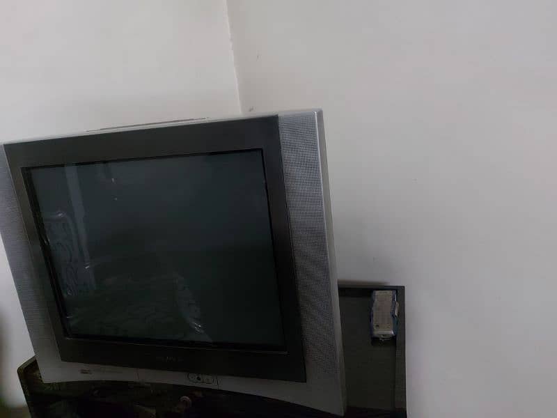 sony tv for sale in excellent condition 1