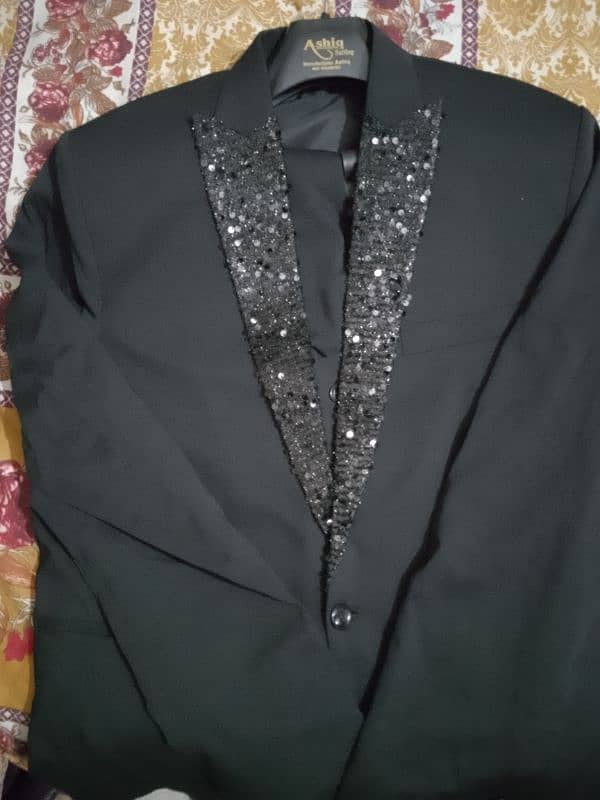 Medium Size Black 3 Piece Pent Coat Only Used Once 0