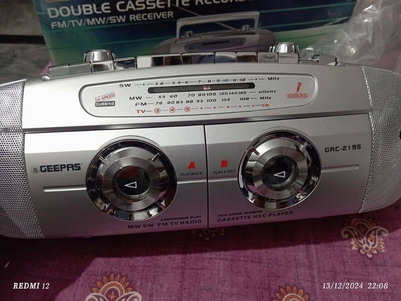 AUDIO CASSETTE PLAYER 0