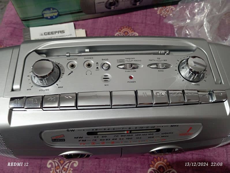 AUDIO CASSETTE PLAYER 1