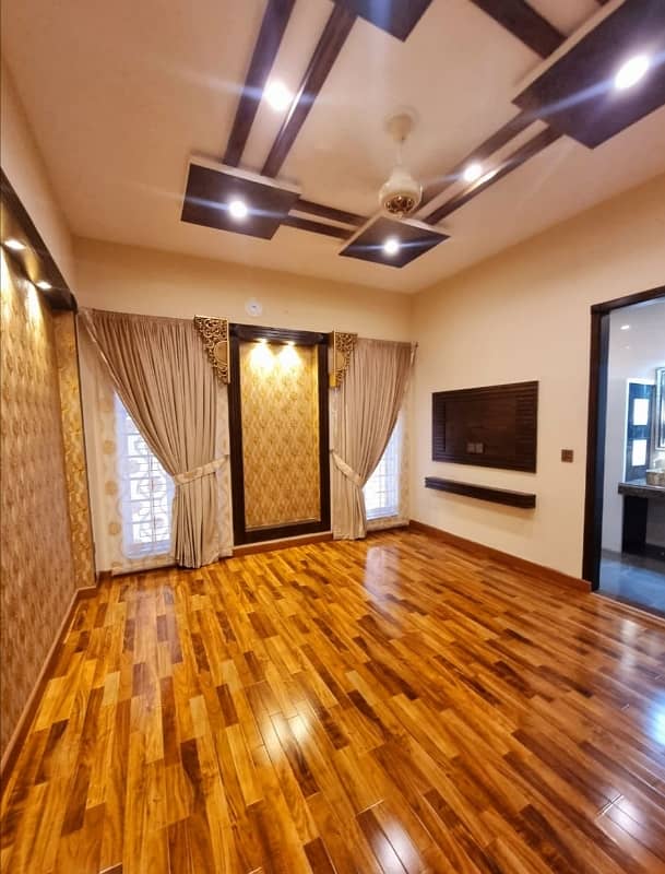 10 Marla House For Sale in Bahria Town 1