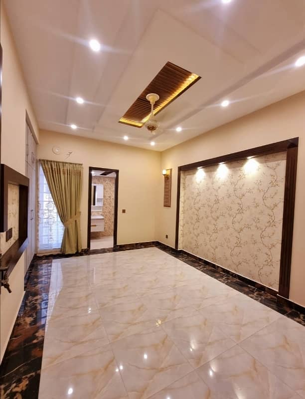 10 Marla House For Sale in Bahria Town 2